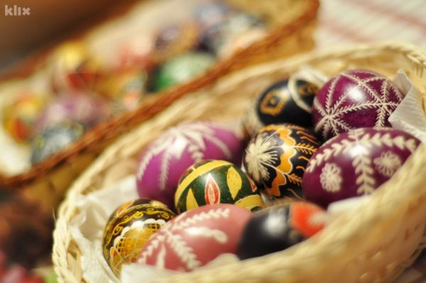 Katolici u Fojnici zadržali tradiciju takmičenja u tucanju Uskršnjih jaja