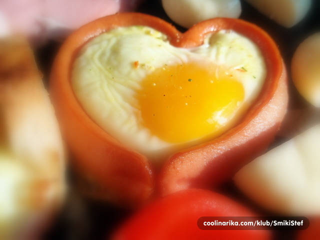 Recept za doručak: Jaja u Srcu od Hrenovke