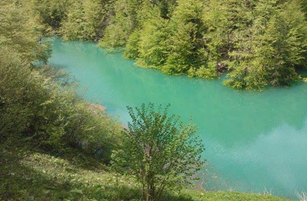 Čudo prirode: Nakon klizišta pojavilo se jezero od kojeg zastaje dah (FOTO)